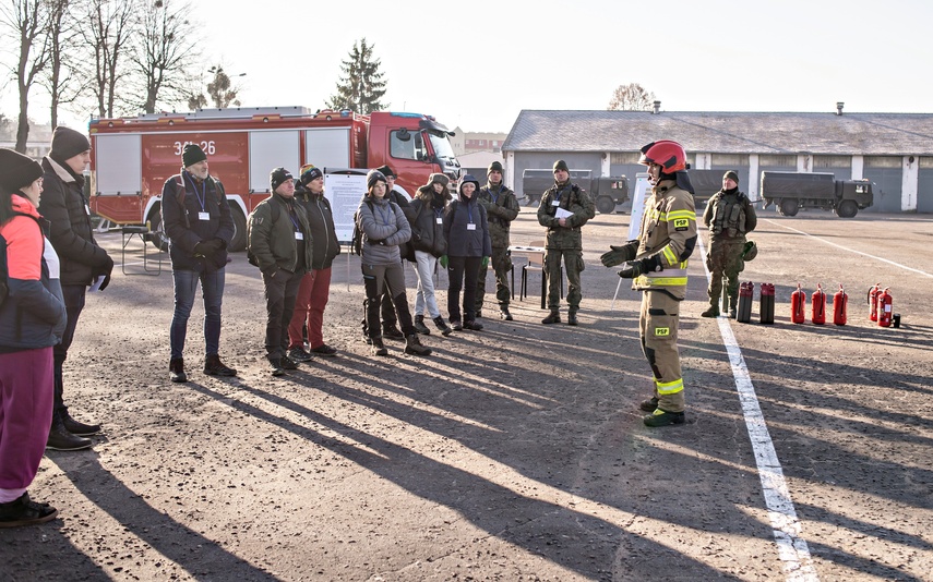 Cywile w gotowości zdjęcie nr 339641