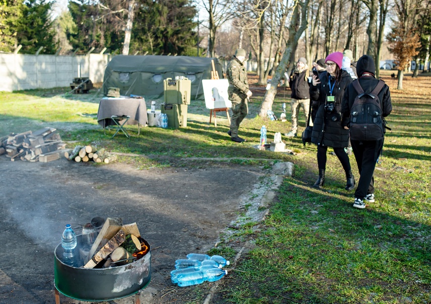 Cywile w gotowości zdjęcie nr 339630