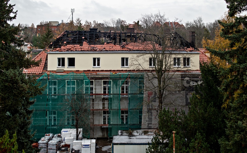 Po pożarze szpital wstrzymuje planowe przyjęcia pacjentów zdjęcie nr 339835