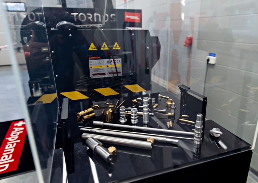 Nowe maszyny CNC w Centrum Kształcenia zdjęcie nr 339906