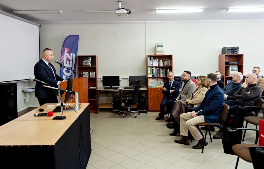 Nowe maszyny CNC w Centrum Kształcenia zdjęcie nr 339886