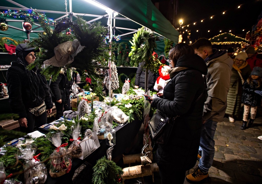 Choinka już świeci zdjęcie nr 340080