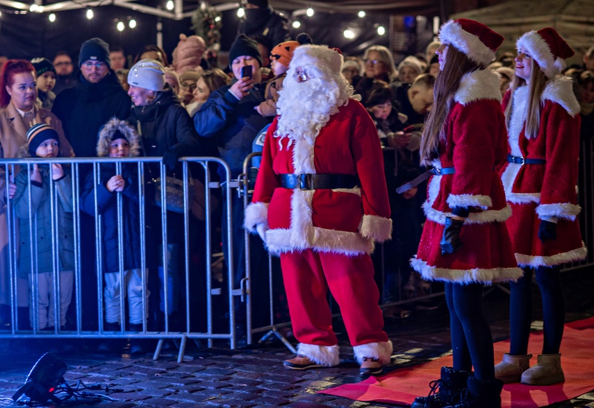 Choinka już świeci zdjęcie nr 340065