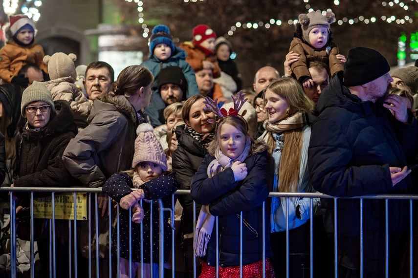 Choinka już świeci zdjęcie nr 340057