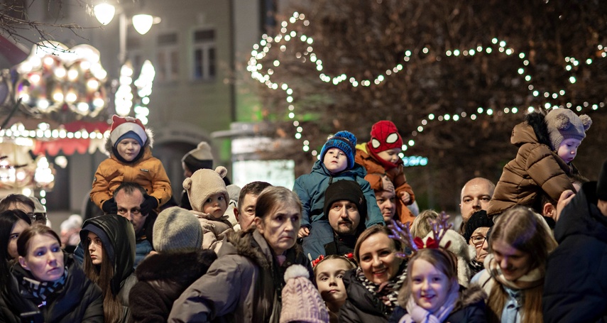 Choinka już świeci zdjęcie nr 340058