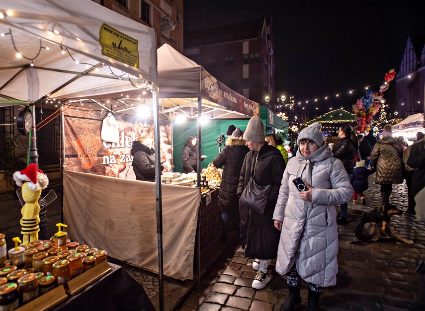 Choinka już świeci zdjęcie nr 340082