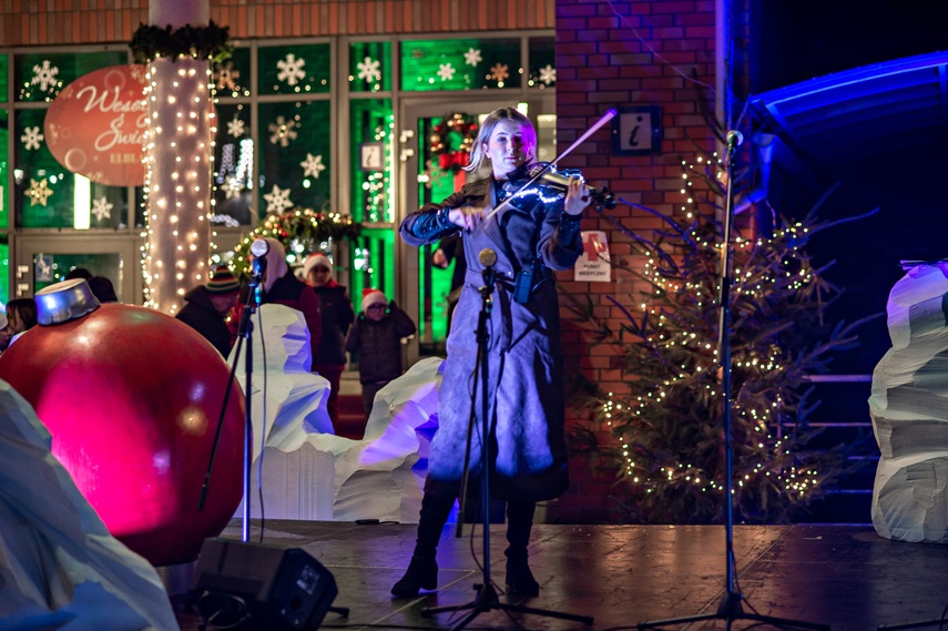 Choinka już świeci zdjęcie nr 340056