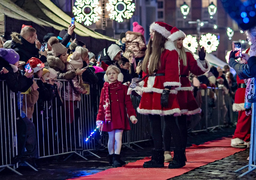 Choinka już świeci zdjęcie nr 340064