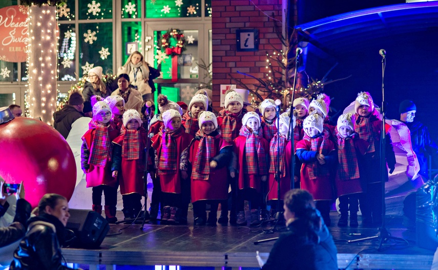 Choinka już świeci zdjęcie nr 340062