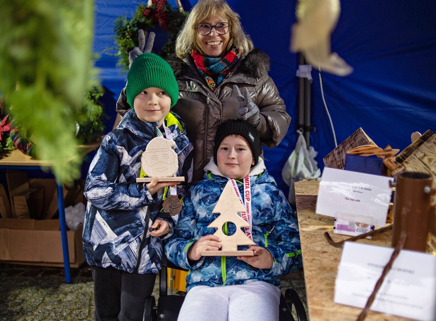 Trwa Jarmark Bożonarodzeniowy zdjęcie nr 340139