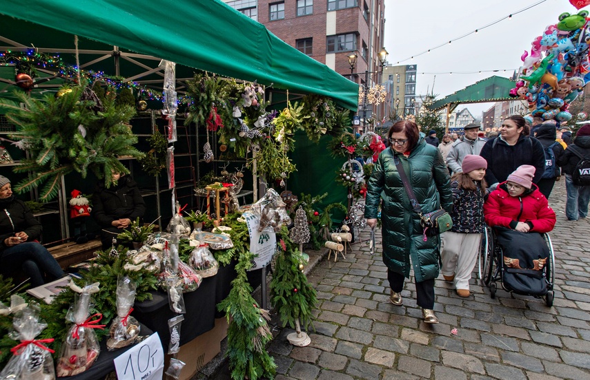 Trwa Jarmark Bożonarodzeniowy zdjęcie nr 340133