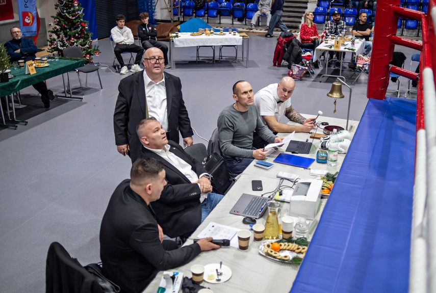 Boks w mikołajkowym wydaniu zdjęcie nr 340180