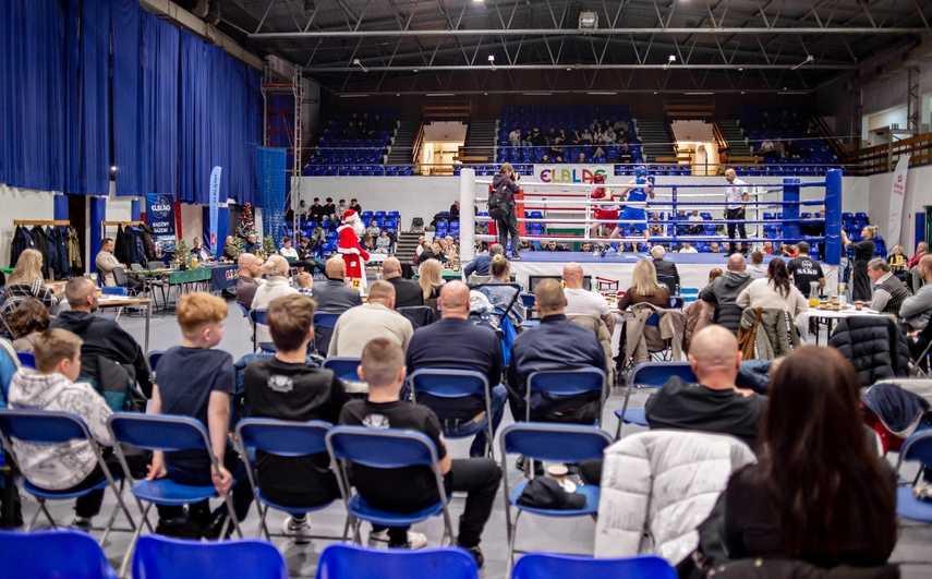 Boks w mikołajkowym wydaniu zdjęcie nr 340187