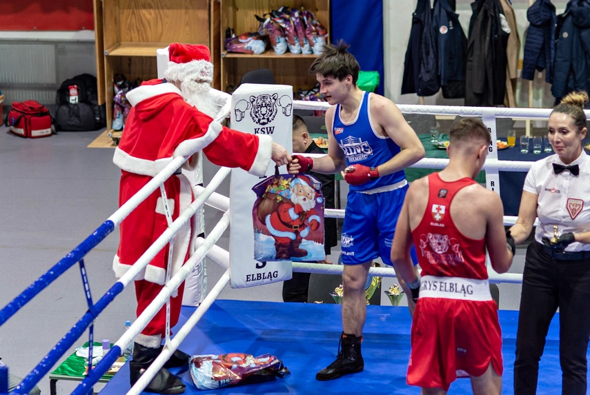 Boks w mikołajkowym wydaniu zdjęcie nr 340166