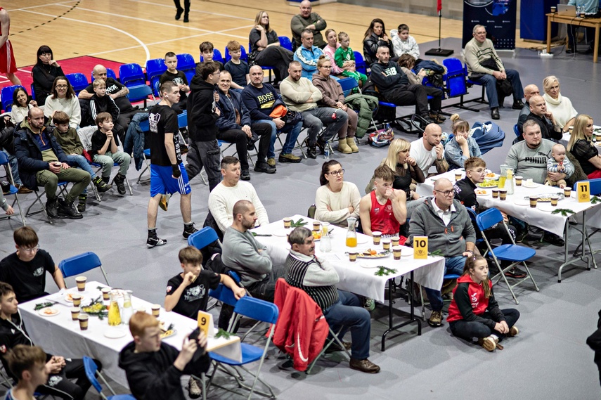 Boks w mikołajkowym wydaniu zdjęcie nr 340160