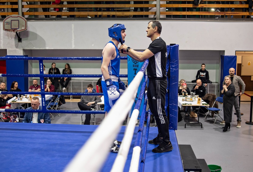 Boks w mikołajkowym wydaniu zdjęcie nr 340179