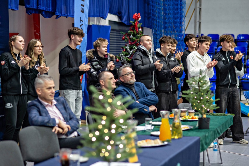 Boks w mikołajkowym wydaniu zdjęcie nr 340154