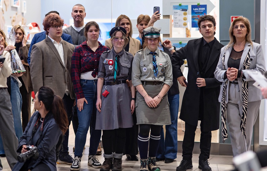 Niebieskie Trampki. Bez hejtu, bez używek i agresji zdjęcie nr 340291