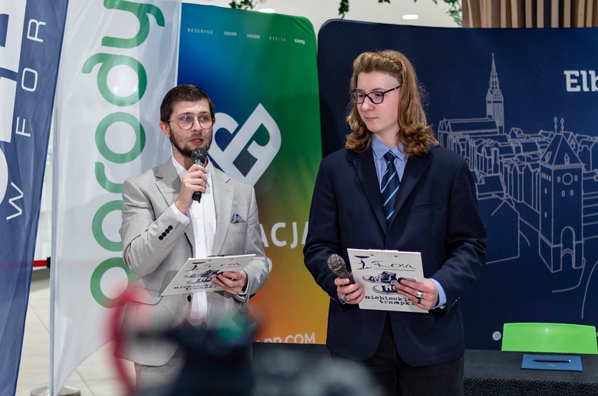 Niebieskie Trampki. Bez hejtu, bez używek i agresji zdjęcie nr 340290