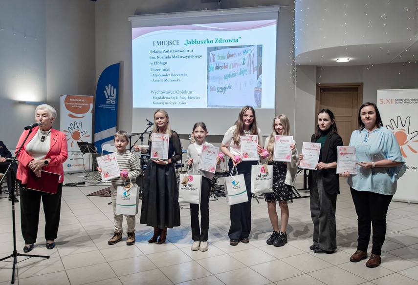 Nagrodzono najaktywniejszych wolontariuszy zdjęcie nr 340374