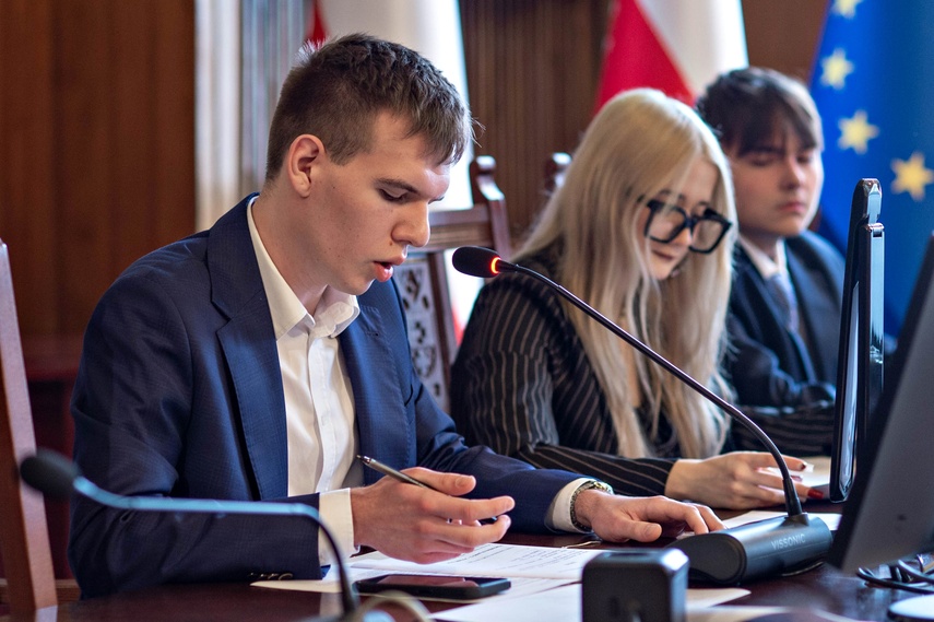 Obradowali młodzi radni zdjęcie nr 340434