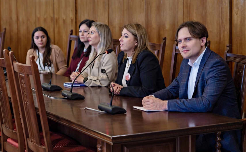 Obradowali młodzi radni zdjęcie nr 340430