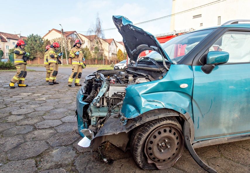 Wymusiła pierwszeństwo i wylądowała w rowie zdjęcie nr 340810