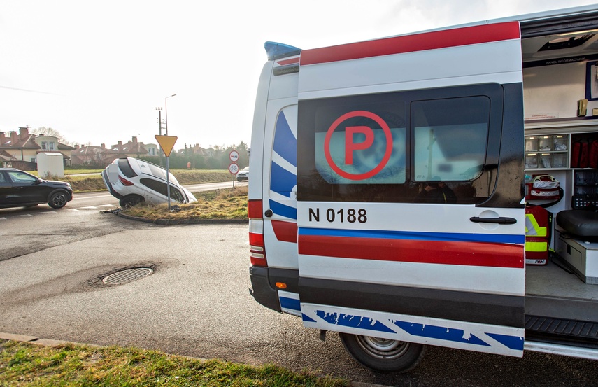 Wymusiła pierwszeństwo i wylądowała w rowie zdjęcie nr 340807