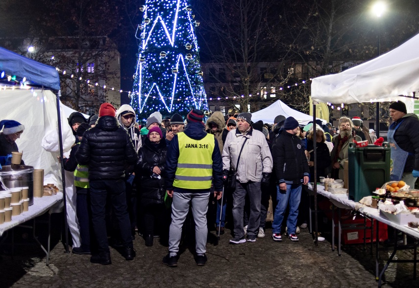 Nigdy nie jesteś sam, czyli wigilia na placu Dworcowym zdjęcie nr 340846