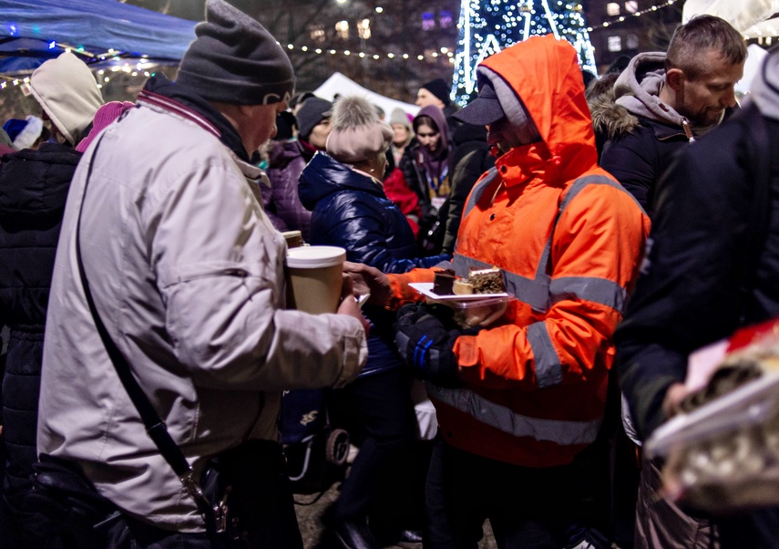 Nigdy nie jesteś sam, czyli wigilia na placu Dworcowym zdjęcie nr 340851