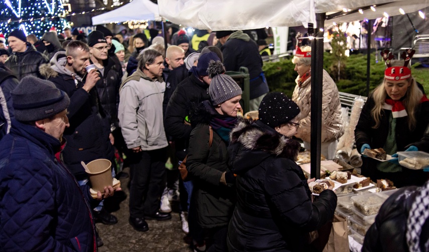 Nigdy nie jesteś sam, czyli wigilia na placu Dworcowym zdjęcie nr 340849