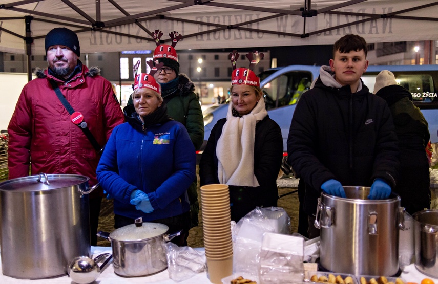 Nigdy nie jesteś sam, czyli wigilia na placu Dworcowym zdjęcie nr 340839