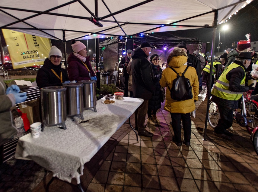 Nigdy nie jesteś sam, czyli wigilia na placu Dworcowym zdjęcie nr 340858