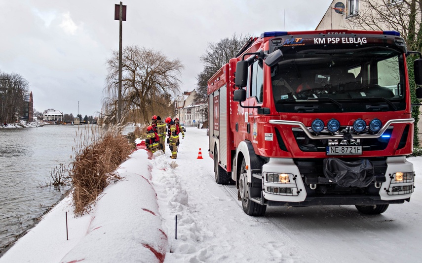 Stan alarmowy na rzece Elbląg zdjęcie nr 340989