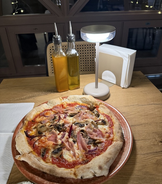 Pizzeria Mała Roma. Rzym nieopodal Bramy Targowej zdjęcie nr 341261