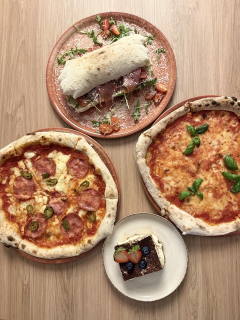 Pizzeria Mała Roma. Rzym nieopodal Bramy Targowej zdjęcie nr 341251