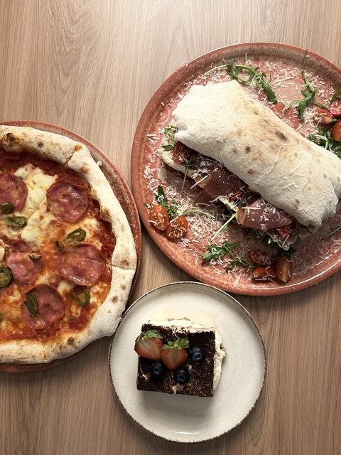 Pizzeria Mała Roma. Rzym nieopodal Bramy Targowej zdjęcie nr 341267