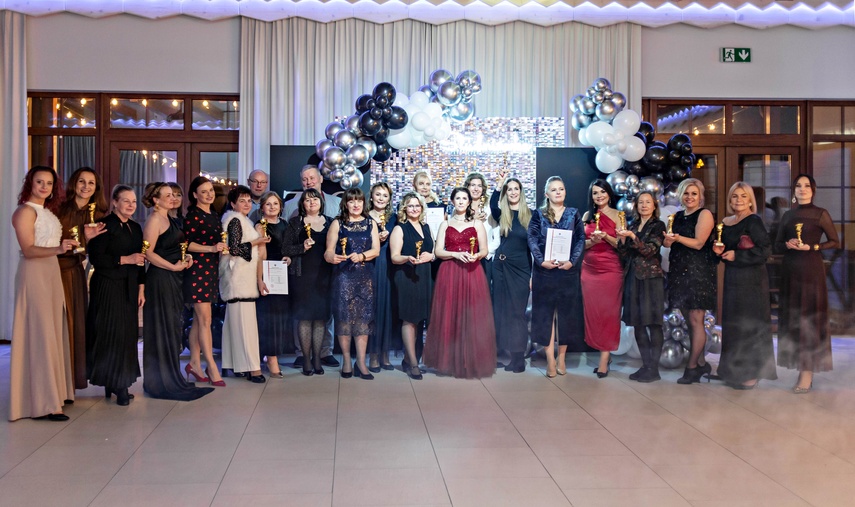 Zaczynamy studniówki! Tak bawili się uczniowie Zespołu Szkół Gosporadczych zdjęcie nr 341446