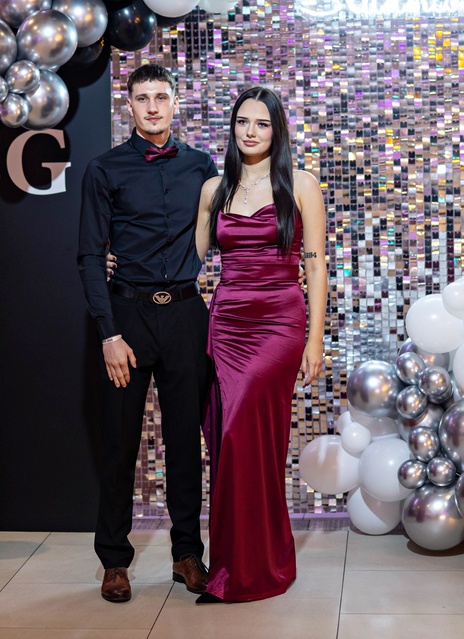 Zaczynamy studniówki! Tak bawili się uczniowie Zespołu Szkół Gosporadczych zdjęcie nr 341357