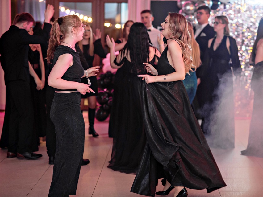 Zaczynamy studniówki! Tak bawili się uczniowie Zespołu Szkół Gosporadczych zdjęcie nr 341422