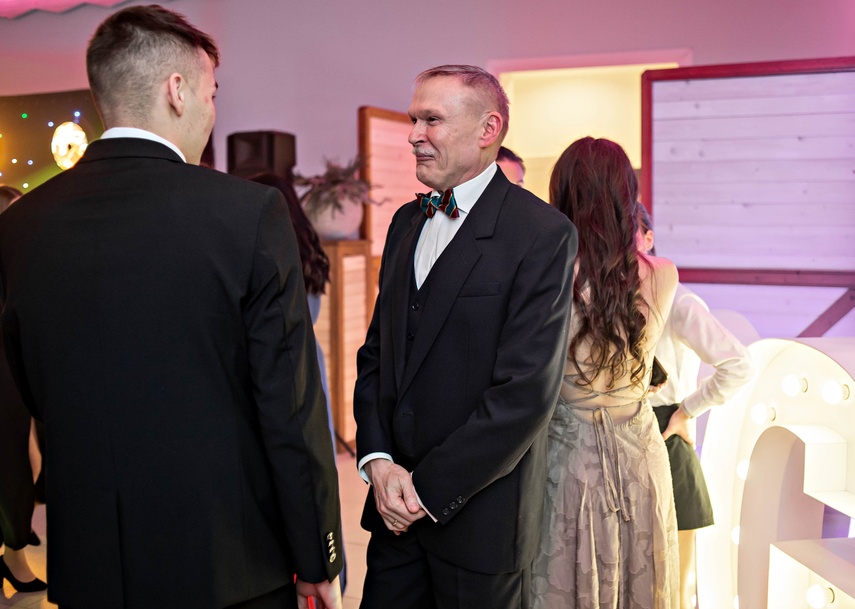 Zaczynamy studniówki! Tak bawili się uczniowie Zespołu Szkół Gosporadczych zdjęcie nr 341431