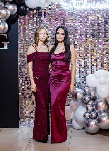 Zaczynamy studniówki! Tak bawili się uczniowie Zespołu Szkół Gosporadczych zdjęcie nr 341356