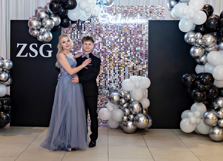 Zaczynamy studniówki! Tak bawili się uczniowie Zespołu Szkół Gosporadczych zdjęcie nr 341363