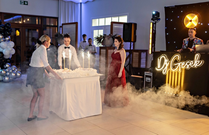 Zaczynamy studniówki! Tak bawili się uczniowie Zespołu Szkół Gosporadczych zdjęcie nr 341447