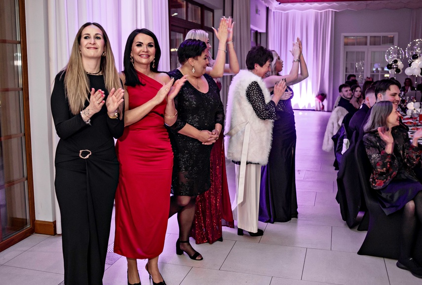 Zaczynamy studniówki! Tak bawili się uczniowie Zespołu Szkół Gosporadczych zdjęcie nr 341439