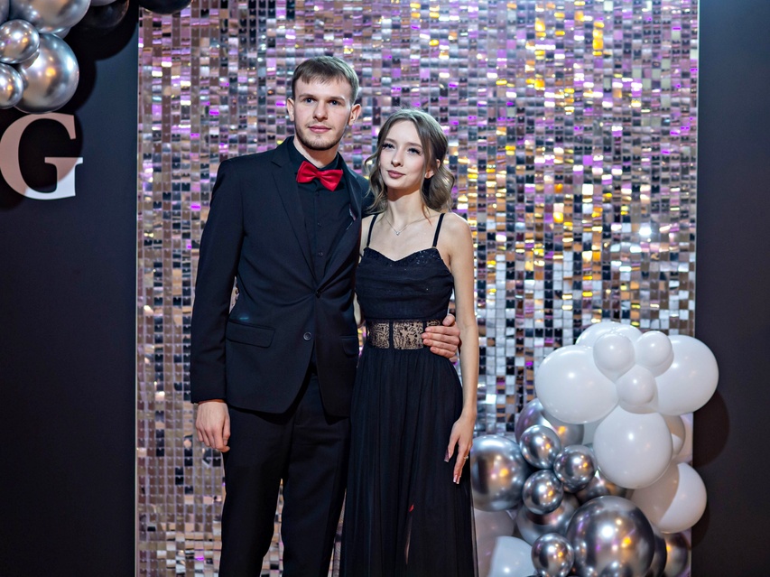 Zaczynamy studniówki! Tak bawili się uczniowie Zespołu Szkół Gosporadczych zdjęcie nr 341350