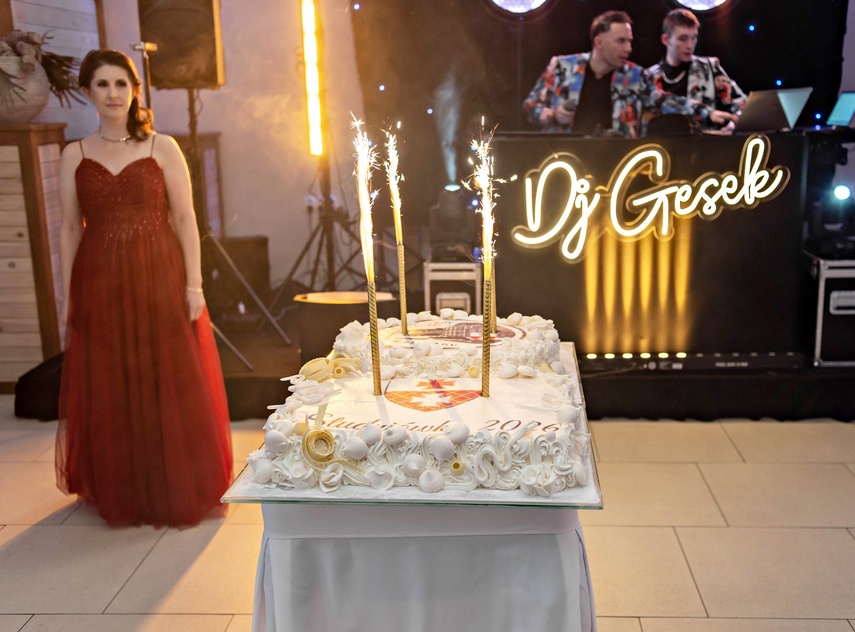 Zaczynamy studniówki! Tak bawili się uczniowie Zespołu Szkół Gosporadczych zdjęcie nr 341449