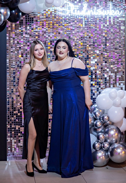 Zaczynamy studniówki! Tak bawili się uczniowie Zespołu Szkół Gosporadczych zdjęcie nr 341345