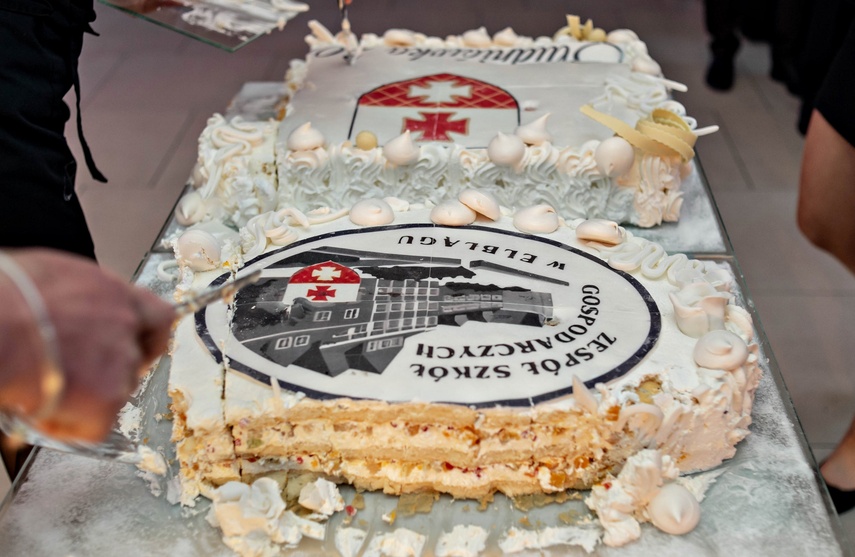 Zaczynamy studniówki! Tak bawili się uczniowie Zespołu Szkół Gosporadczych zdjęcie nr 341452