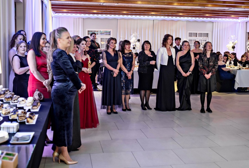 Zaczynamy studniówki! Tak bawili się uczniowie Zespołu Szkół Gosporadczych zdjęcie nr 341442